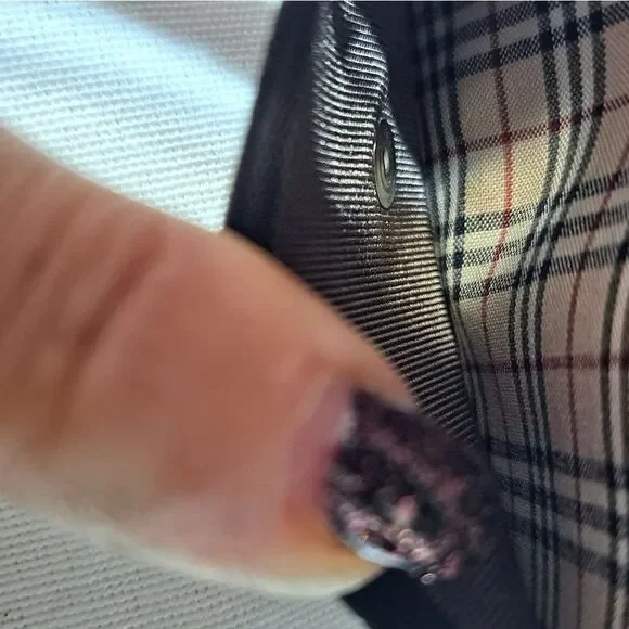 Burberry Black and Cream Key Holder - Picture 5 of 15